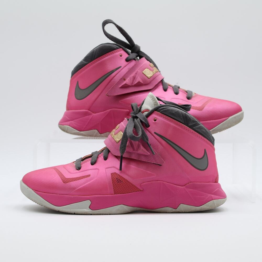 Nike Basketball Sneakers Men's Size 7 / Women's 8.5 Pink Black